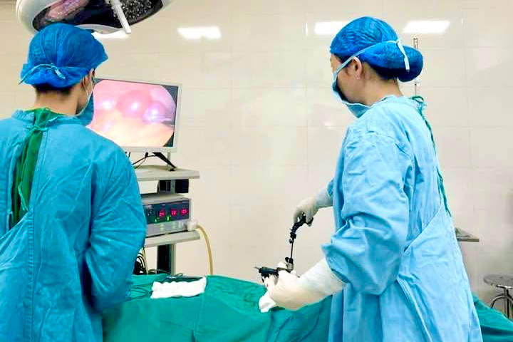 Người phụ nữ 67 tuổi bất ngờ phát hiện u bì buồng trứng từ dấu hiệu nhiều chị em Việt bỏ qua- Ảnh 3.