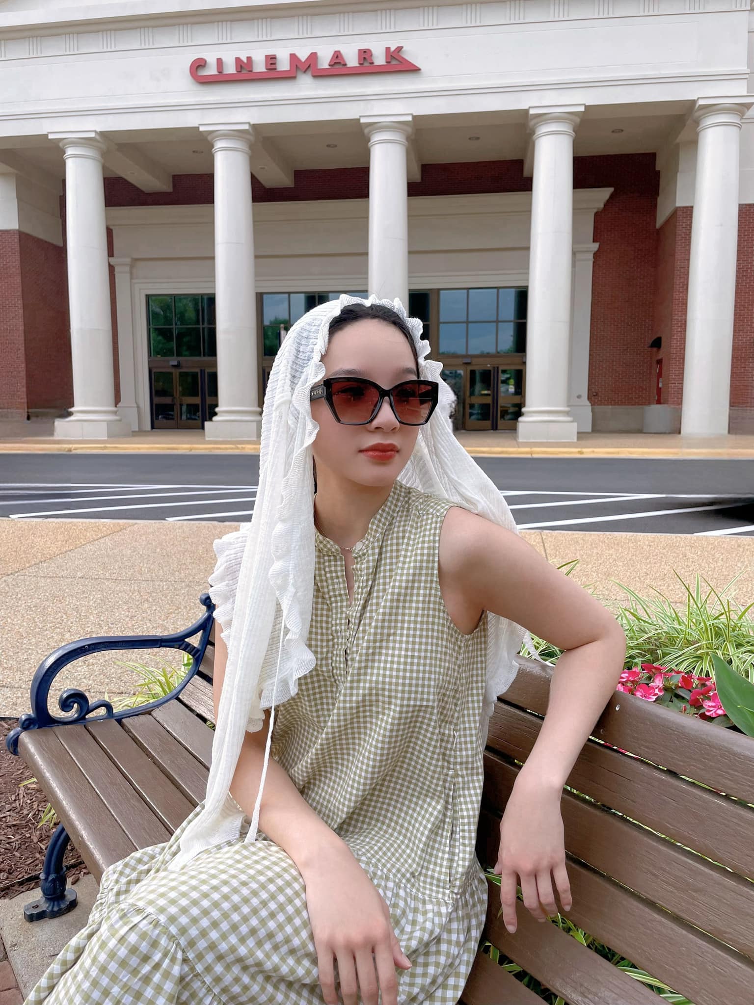 Nhan sắc tuổi 26 của Tú Linh - Con gái nghệ sĩ Thanh Thanh Hiền vừa tốt nghiệp đại học xuất sắc ở Mỹ - Ảnh 12. Nhan sắc tuổi 26 của Tú Linh - Con gái nghệ sĩ Thanh Thanh Hiền vừa tốt nghiệp đại học xuất sắc ở Mỹ - Ảnh 12.