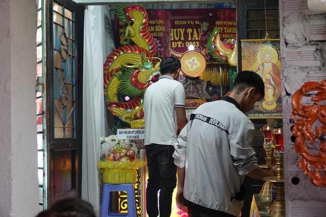 Tang lễ đẫm nước mắt của bé gái 11 tuổi bị nước cuốn trôi sau mưa lớn - Ảnh 3.