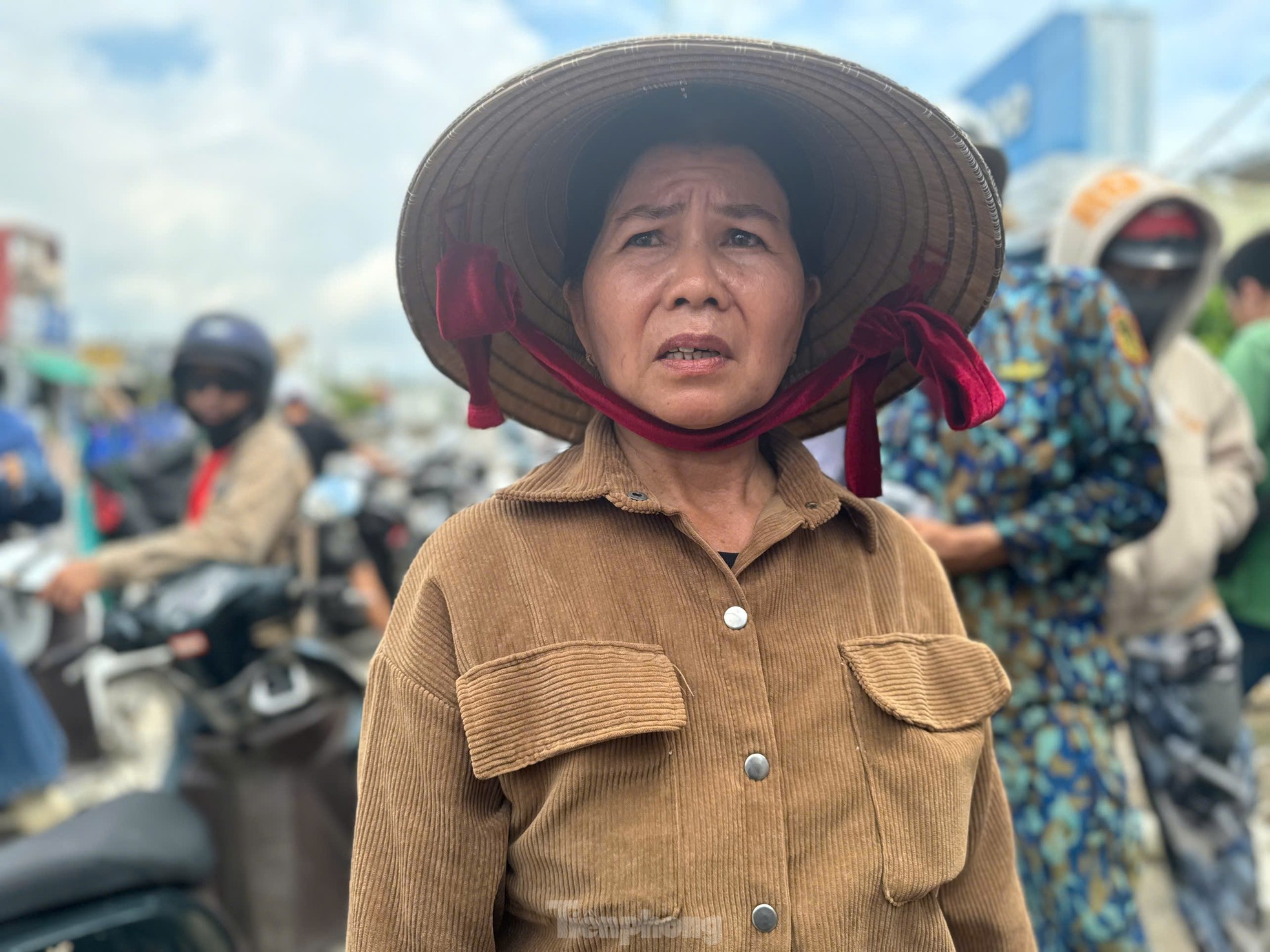 Người dân vẫn chưa hết ám ảnh, kể lại vụ xe tải đâm loạt xe máy khiến 4 người thương vong - Ảnh 1.