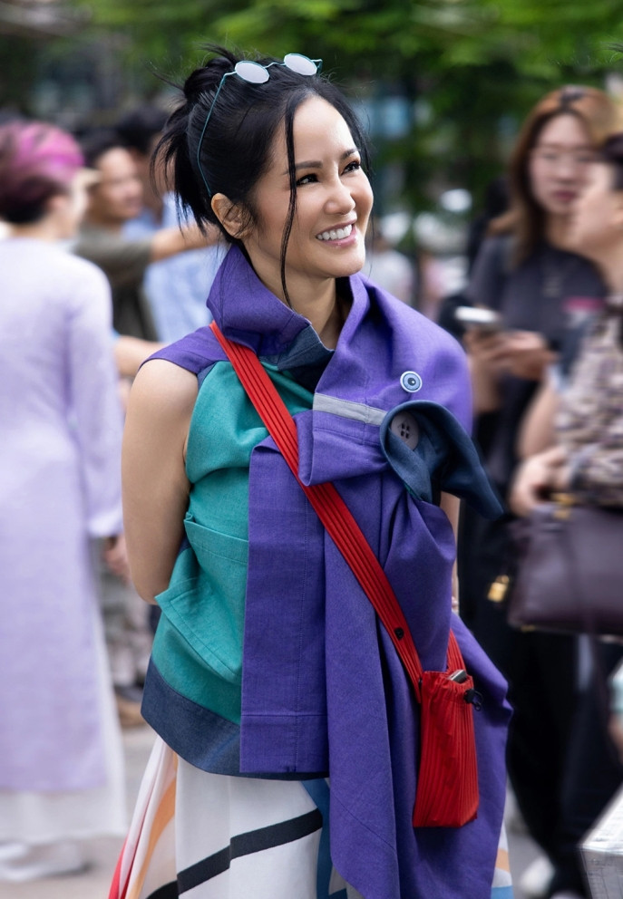 Diva Hồng Nhung rạng rỡ sau điều trị ung thư - Ảnh 4. Diva Hồng Nhung rạng rỡ sau điều trị ung thư - Ảnh 4.