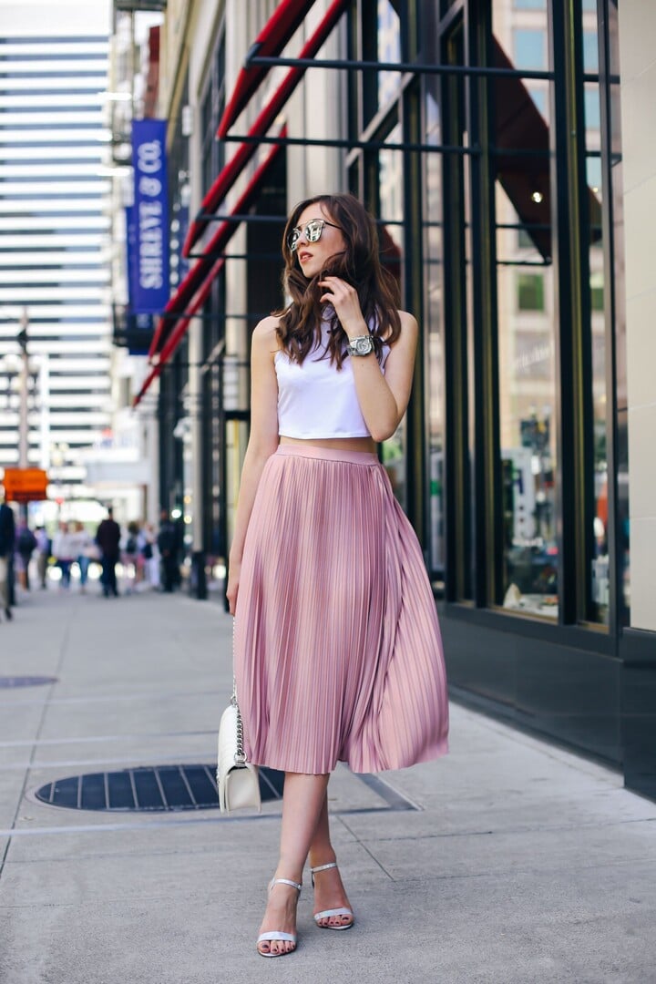 Áo crop top mặc với quần gì, váy gì hợp? - Ảnh 6. Áo crop top mặc với quần gì, váy gì hợp? - Ảnh 6.