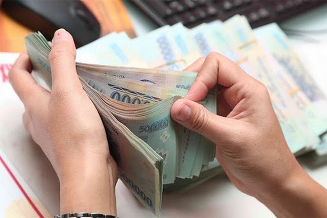 Bất ngờ với ngân hàng có lãi suất trên 8%: Gửi tiết kiệm 1 tỉ đồng 13 tháng nhận bao nhiêu tiền lãi? - Ảnh 2.