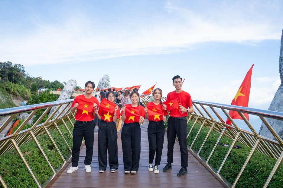 Sun World Ba Na Hills ngợp ngời sắc vàng trong lễ hội Hoa Mặt trời- Ảnh 5. Sun World Ba Na Hills ngợp ngời sắc vàng trong lễ hội Hoa Mặt trời- Ảnh 5.