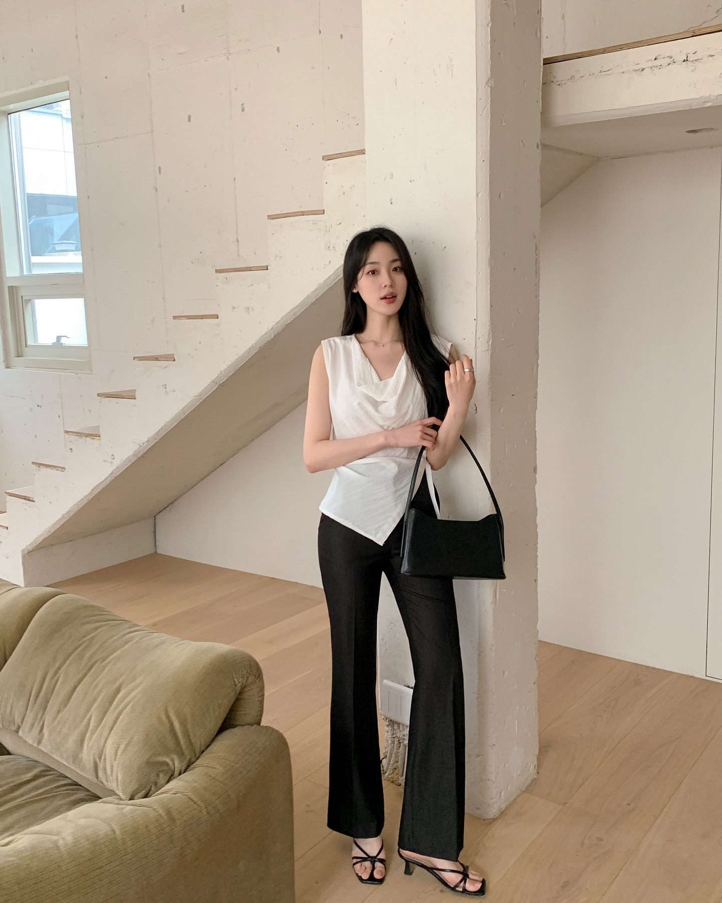 Mặc quần dài theo 10 cách tối giản: Hóa ra không cần cầu kỳ, tốn công vẫn có thể đẹp và sang đến thế- Ảnh 1. Mặc quần dài theo 10 cách tối giản: Hóa ra không cần cầu kỳ, tốn công vẫn có thể đẹp và sang đến thế- Ảnh 1.