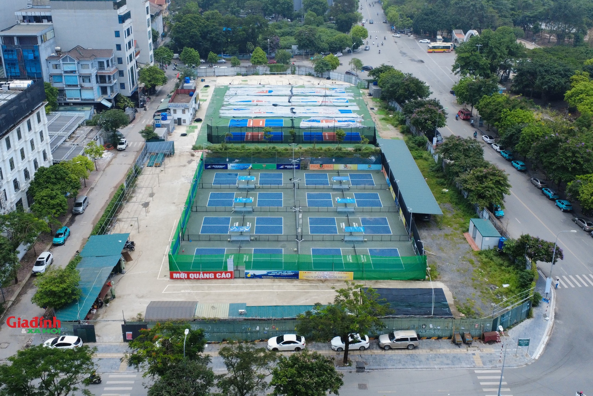 Sau lệnh cắt điện, nước, tổ hợp sân pickleball 'mọc' trái phép trên đất dự án KĐT mới Cầu Giấy hiện ra sao? - Ảnh 6. Sau lệnh cắt điện, nước, tổ hợp sân pickleball 'mọc' trái phép trên đất dự án KĐT mới Cầu Giấy hiện ra sao? - Ảnh 6.