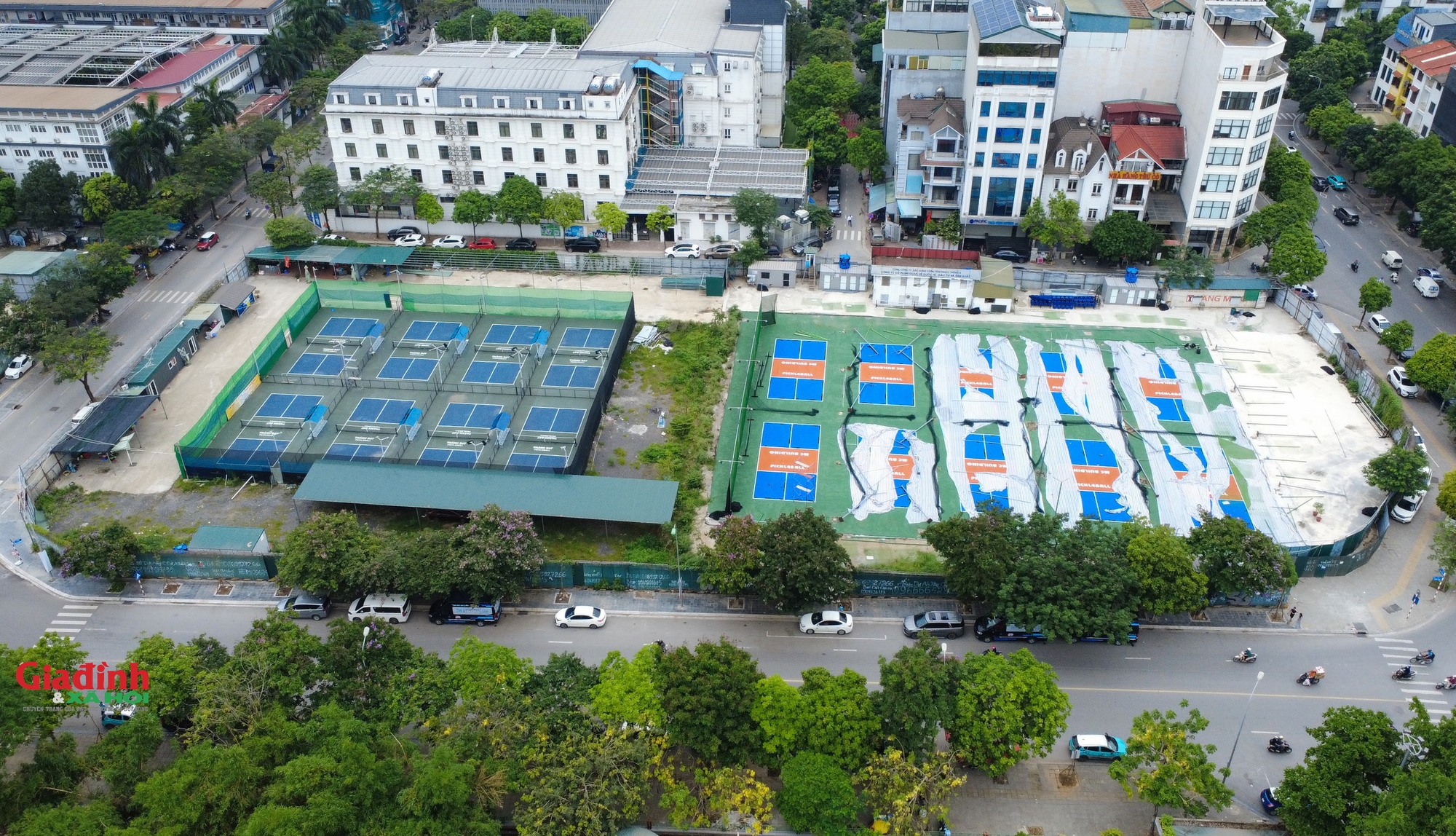 Sau lệnh cắt điện, nước, tổ hợp sân pickleball 'mọc' trái phép trên đất dự án KĐT mới Cầu Giấy hiện ra sao? - Ảnh 9. Sau lệnh cắt điện, nước, tổ hợp sân pickleball 'mọc' trái phép trên đất dự án KĐT mới Cầu Giấy hiện ra sao? - Ảnh 9.