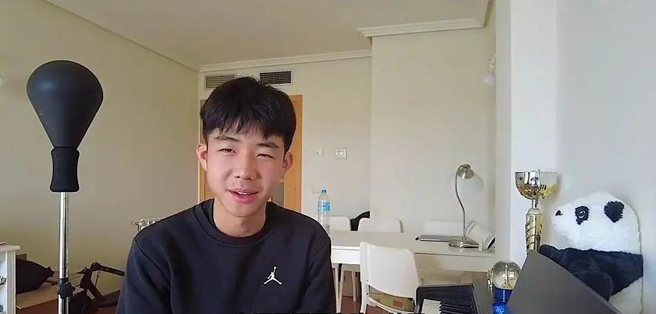 Người cha bỏ việc, bán 5 căn nhà, chi 36 tỷ đồng cho 2 con du học: “Tôi chắc chắn không hối hận” - Ảnh 2. Người cha bỏ việc, bán 5 căn nhà, chi 36 tỷ đồng cho 2 con du học: “Tôi chắc chắn không hối hận” - Ảnh 2.