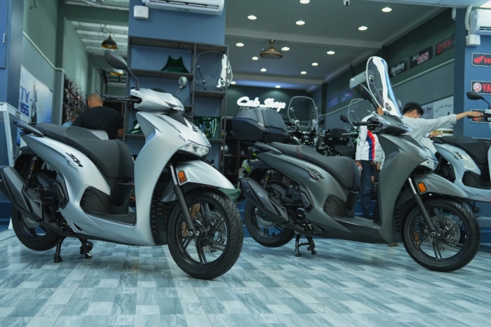 Honda SH 350i 2025 mới nhập khẩu về đại lý thiết kế đẹp long lanh, trang bị đỉnh cao có giá ra sao?- Ảnh 2. Honda SH 350i 2025 mới nhập khẩu về đại lý thiết kế đẹp long lanh, trang bị đỉnh cao có giá ra sao?- Ảnh 2.