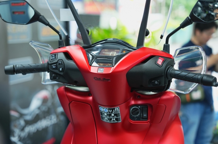 Honda SH 350i 2025 mới nhập khẩu về đại lý thiết kế đẹp long lanh, trang bị đỉnh cao có giá ra sao?- Ảnh 7. Honda SH 350i 2025 mới nhập khẩu về đại lý thiết kế đẹp long lanh, trang bị đỉnh cao có giá ra sao?- Ảnh 7.