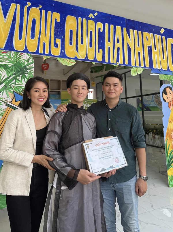 Chiều cao ở tuổi 12 gây ngạc nhiên của con trai Lê Phương - Quách Ngọc Ngoan - Ảnh 2. Chiều cao ở tuổi 12 gây ngạc nhiên của con trai Lê Phương - Quách Ngọc Ngoan - Ảnh 2.