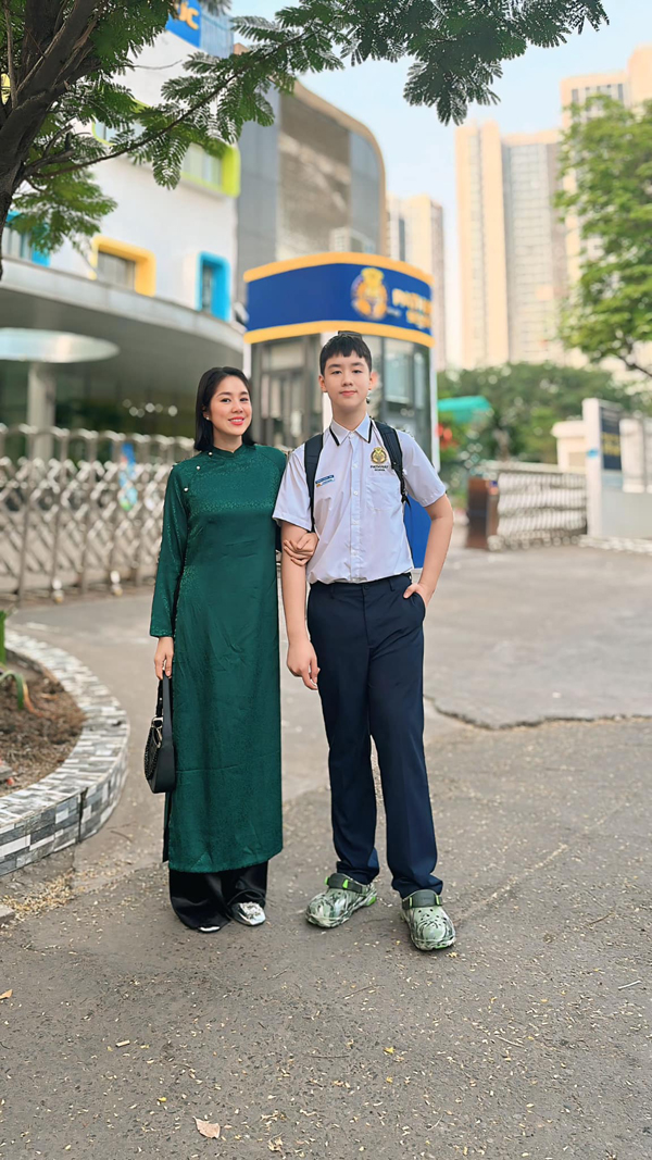 Chiều cao ở tuổi 12 gây ngạc nhiên của con trai Lê Phương - Quách Ngọc Ngoan - Ảnh 9. Chiều cao ở tuổi 12 gây ngạc nhiên của con trai Lê Phương - Quách Ngọc Ngoan - Ảnh 9.