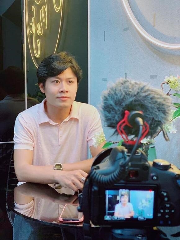 'Cha đẻ' của ca khúc nổi đình đám 2 tỷ lượt xem vừa mua nhà tặng ba, được cộng đồng mạng góp ý một chi tiết- Ảnh 8. 'Cha đẻ' của ca khúc nổi đình đám 2 tỷ lượt xem vừa mua nhà tặng ba, được cộng đồng mạng góp ý một chi tiết- Ảnh 8.