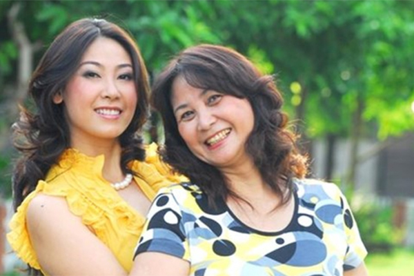 Mẹ ruột Hoa hậu Hà Kiều Anh: Nữ doanh nhân mạnh mẽ, tuổi xế chiều có hạnh phúc mới bình yên - Ảnh 3. Mẹ ruột Hoa hậu Hà Kiều Anh: Nữ doanh nhân mạnh mẽ, tuổi xế chiều có hạnh phúc mới bình yên - Ảnh 3.