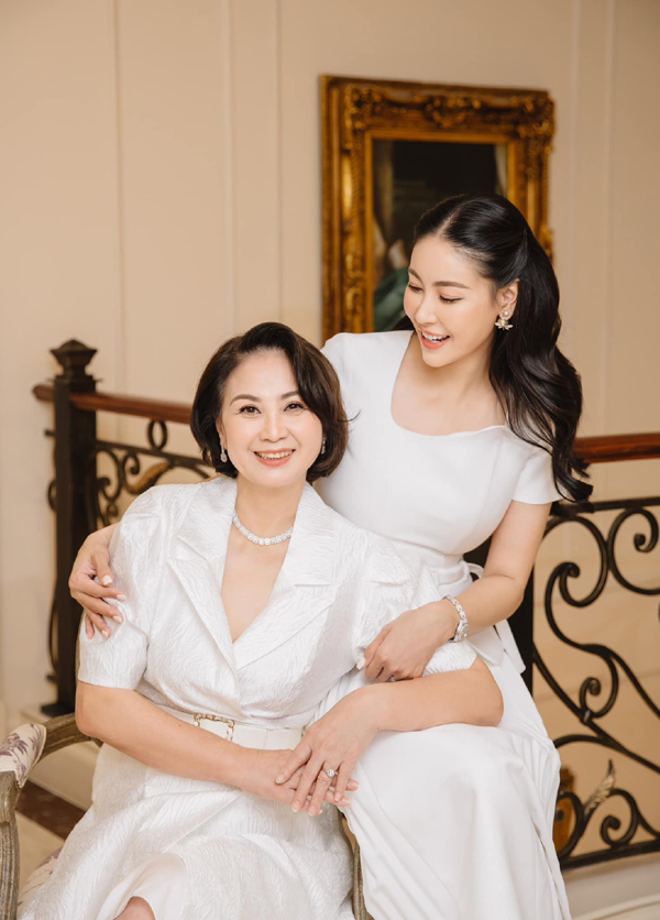 Mẹ ruột Hoa hậu Hà Kiều Anh: Nữ doanh nhân mạnh mẽ, tuổi xế chiều có hạnh phúc mới bình yên - Ảnh 6. Mẹ ruột Hoa hậu Hà Kiều Anh: Nữ doanh nhân mạnh mẽ, tuổi xế chiều có hạnh phúc mới bình yên - Ảnh 6.