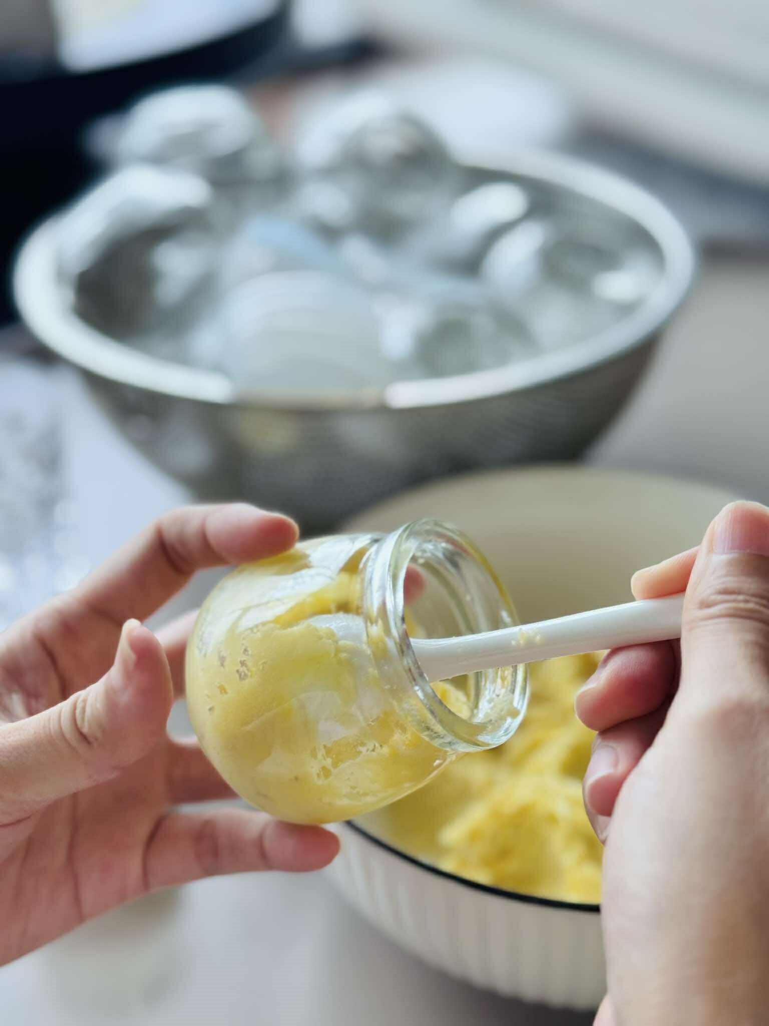 Cho thêm nguyên liệu này vào khi làm sữa chua: Thành phẩm vừa mịn mướt, dẻo thơm, úp ngược cũng không rơi!- Ảnh 9. Cho thêm nguyên liệu này vào khi làm sữa chua: Thành phẩm vừa mịn mướt, dẻo thơm, úp ngược cũng không rơi!- Ảnh 9.