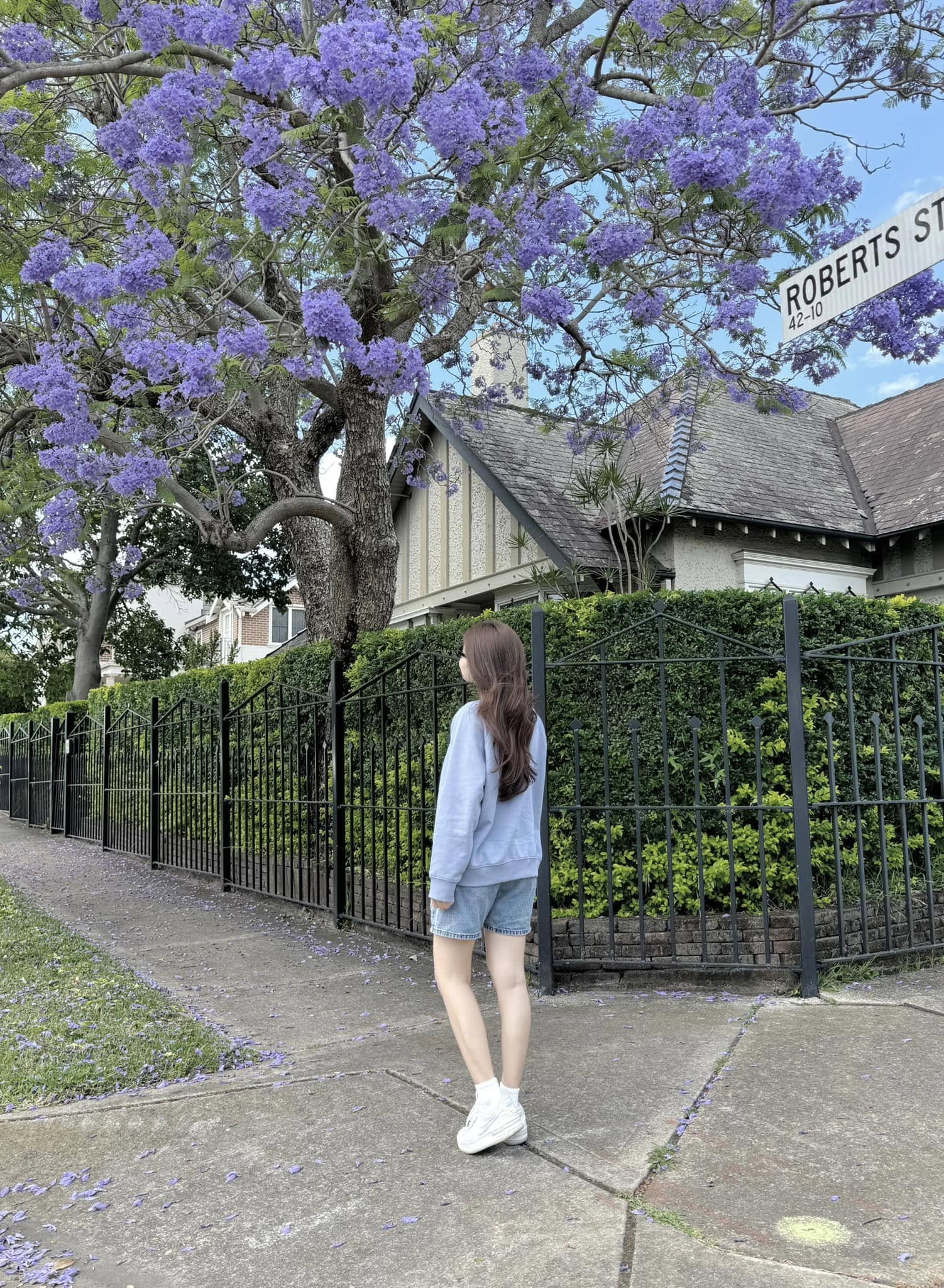 Nhan sắc đời thường thanh lịch như nàng thơ nước Pháp của nữ ca sĩ gốc Quảng Bình  - Ảnh 16.