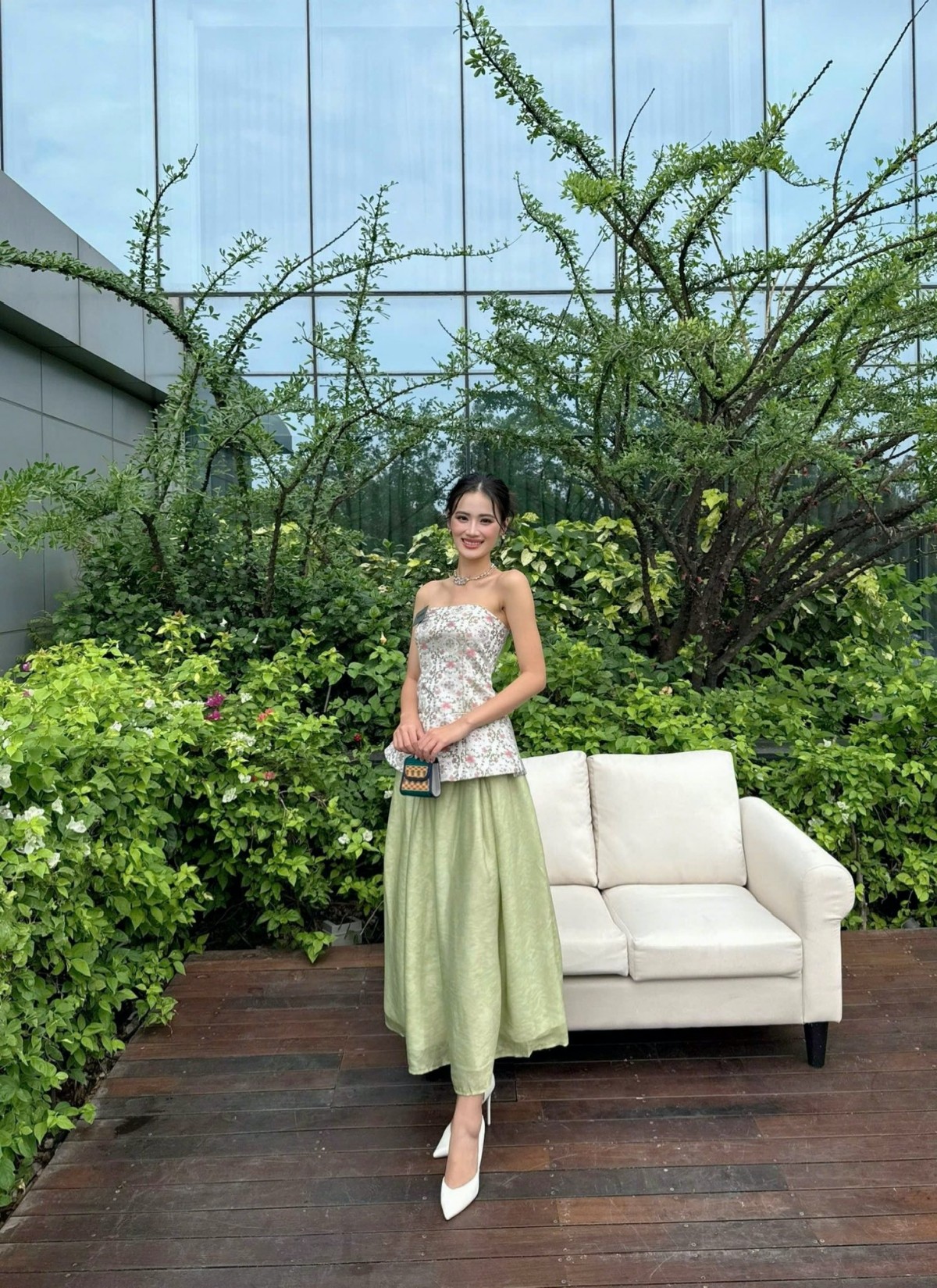 Miss World 2025: Loạt trang phục đậm tinh thần văn hóa Việt của Hoa hậu Ý Nhi - Ảnh 12. Miss World 2025: Loạt trang phục đậm tinh thần văn hóa Việt của Hoa hậu Ý Nhi - Ảnh 12.
