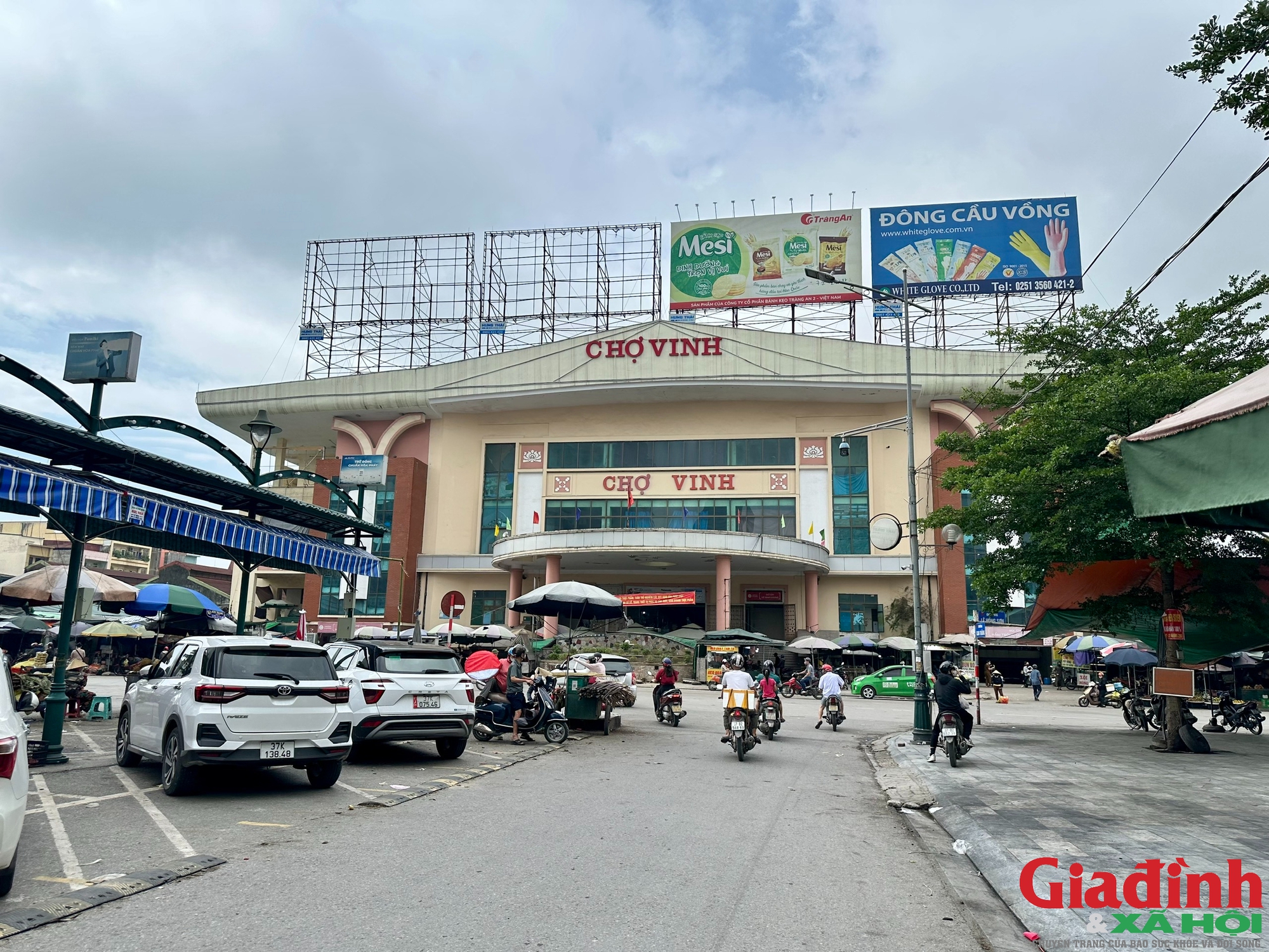 Chợ lớn nhất Bắc Trung Bộ 'cửa đóng then cài' giữa cao điểm chống hàng giả- Ảnh 1. Chợ lớn nhất Bắc Trung Bộ 'cửa đóng then cài' giữa cao điểm chống hàng giả- Ảnh 1.