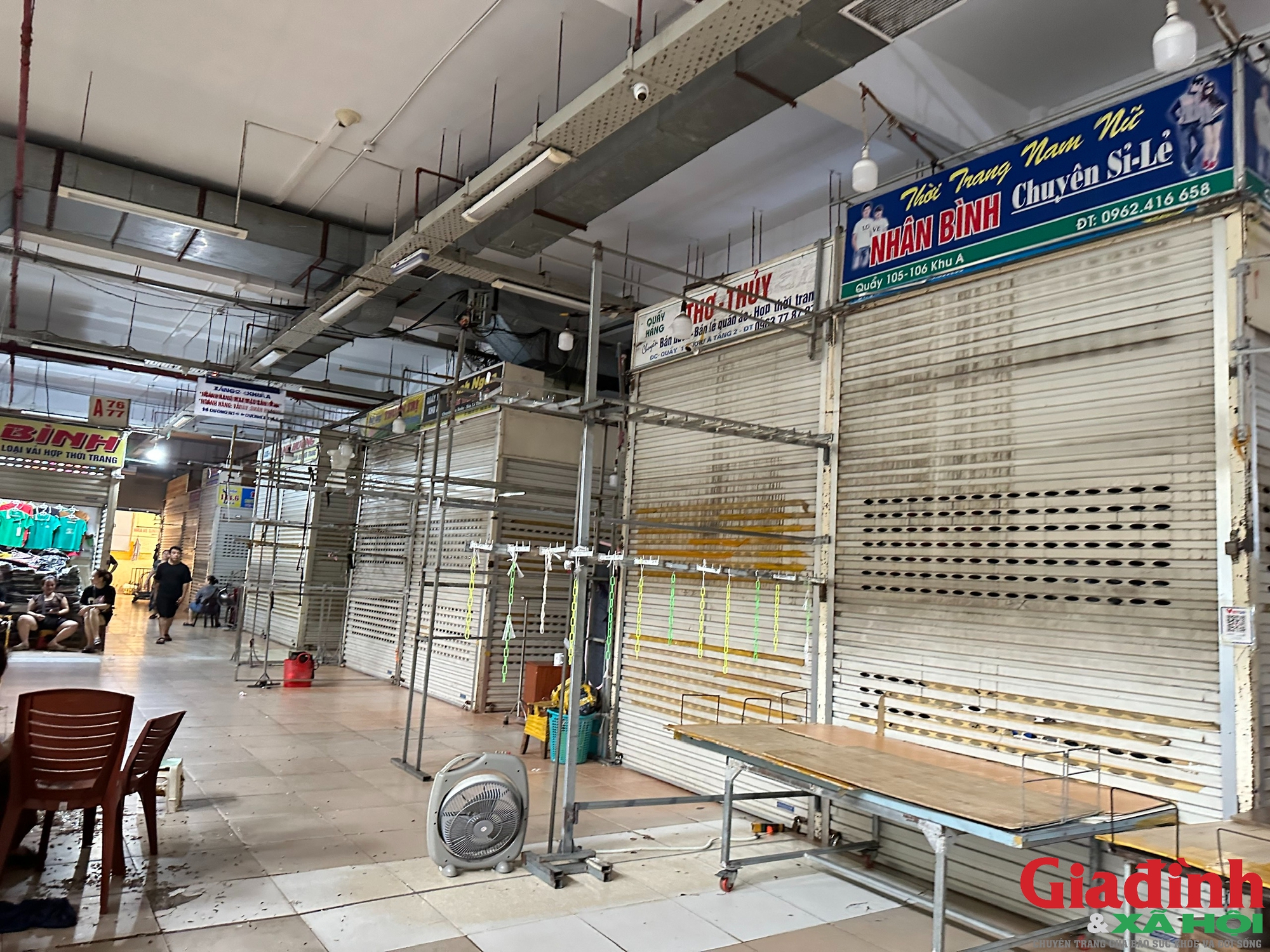 Chợ lớn nhất Bắc Trung Bộ 'cửa đóng then cài' giữa cao điểm chống hàng giả- Ảnh 9. Chợ lớn nhất Bắc Trung Bộ 'cửa đóng then cài' giữa cao điểm chống hàng giả- Ảnh 9.