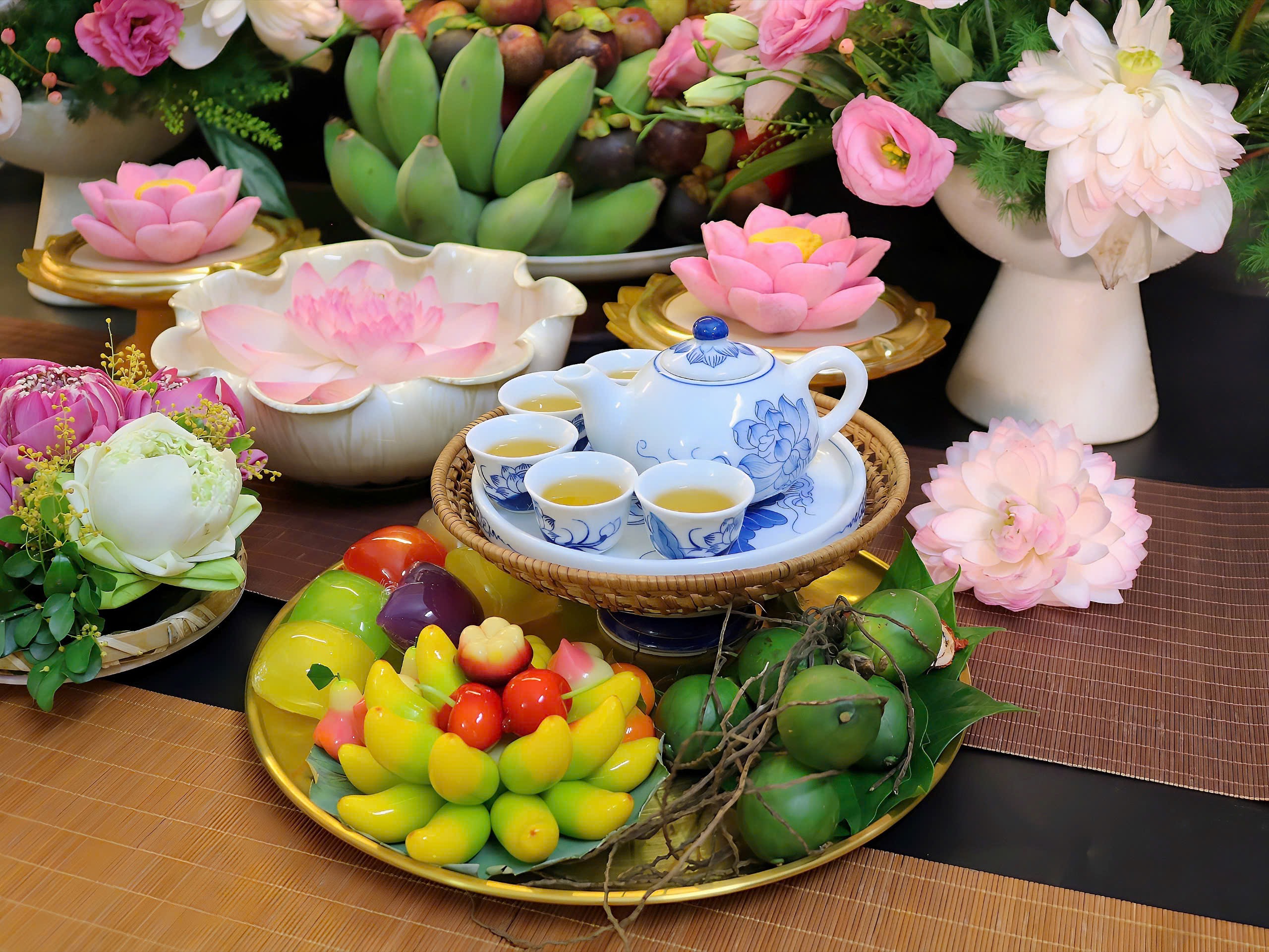 Mâm cúng Tết Đoan Ngọ của mẹ đảm Hà thành: Gói trọn hồn Việt trong từng lễ vật - Ảnh 6. Mâm cúng Tết Đoan Ngọ của mẹ đảm Hà thành: Gói trọn hồn Việt trong từng lễ vật - Ảnh 6.