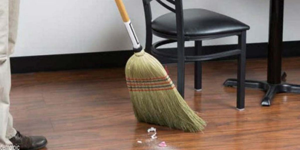 Thực hư quét nhà ban đêm là đuổi tài lộc, vứt đi may mắn của gia đình- Ảnh 3.
