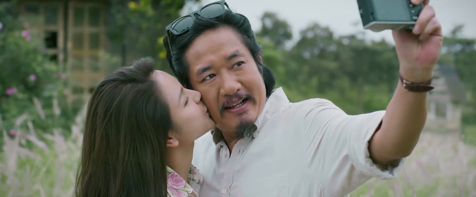 Kết thúc phim 'Cha tôi, người ở lại': Hạnh phúc ngập tràn đến với hai ông bố giàu tình yêu thương- Ảnh 3. Kết thúc phim 'Cha tôi, người ở lại': Hạnh phúc ngập tràn đến với hai ông bố giàu tình yêu thương- Ảnh 3.