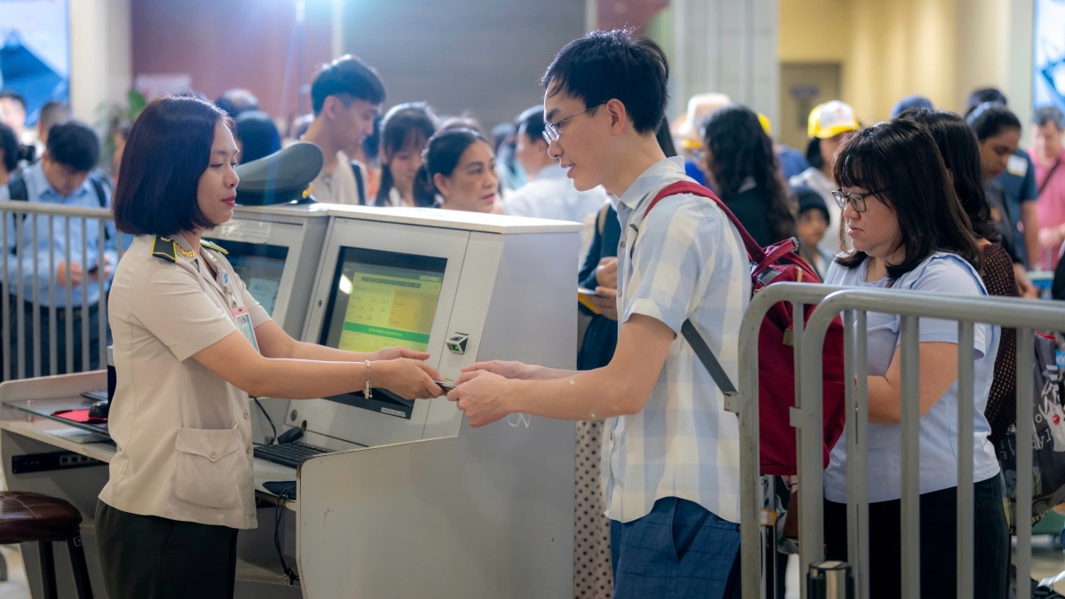 Hơn 636.000 khách đi máy bay trong 3 ngày nghỉ lễ - Ảnh 2. Hơn 636.000 khách đi máy bay trong 3 ngày nghỉ lễ - Ảnh 2.