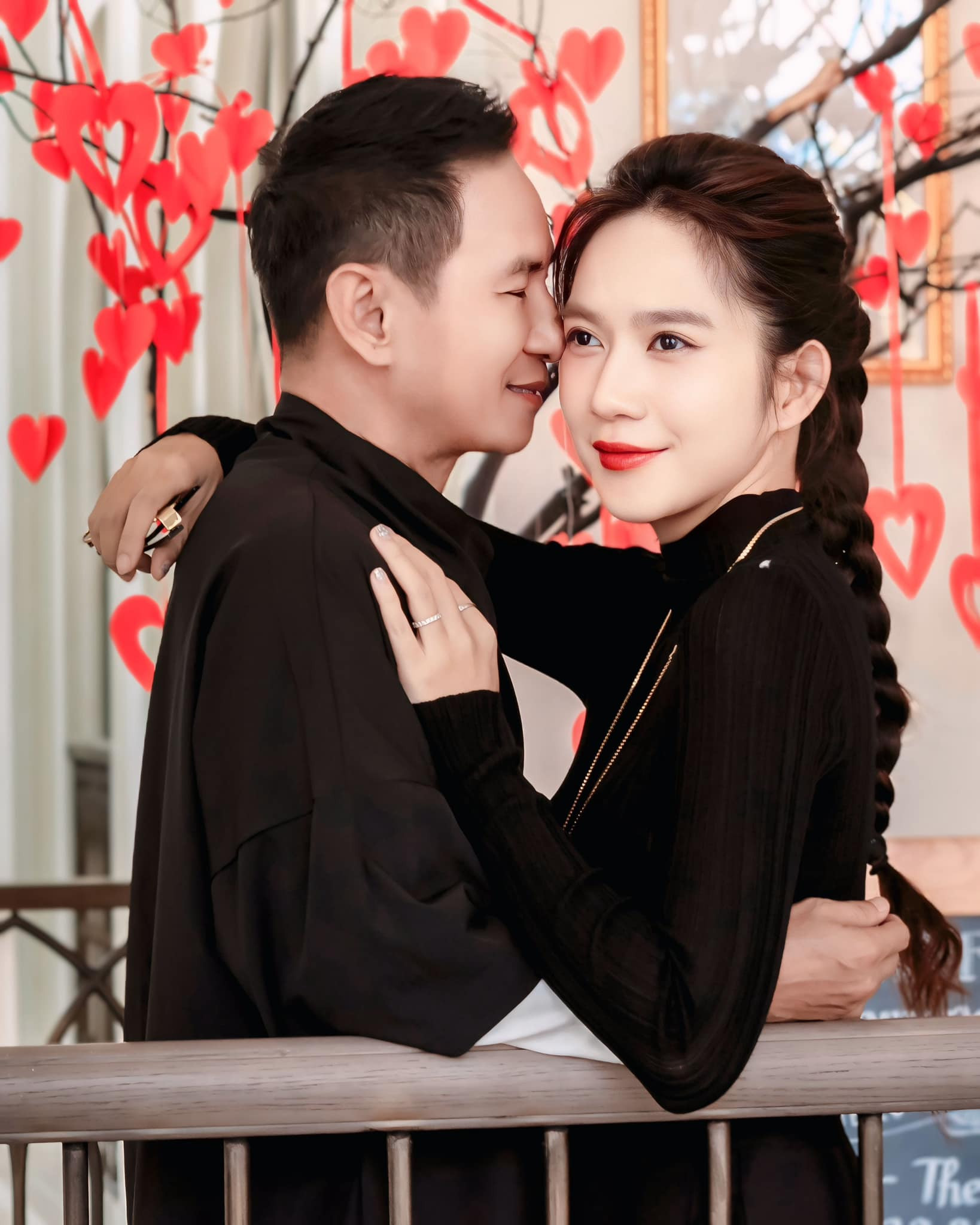 Vợ kém 17 tuổi tiết lộ điều quý hơn cả vàng ở 'đạo diễn nghìn tỷ' Lý Hải - Ảnh 3. Vợ kém 17 tuổi tiết lộ điều quý hơn cả vàng ở 'đạo diễn nghìn tỷ' Lý Hải - Ảnh 3.