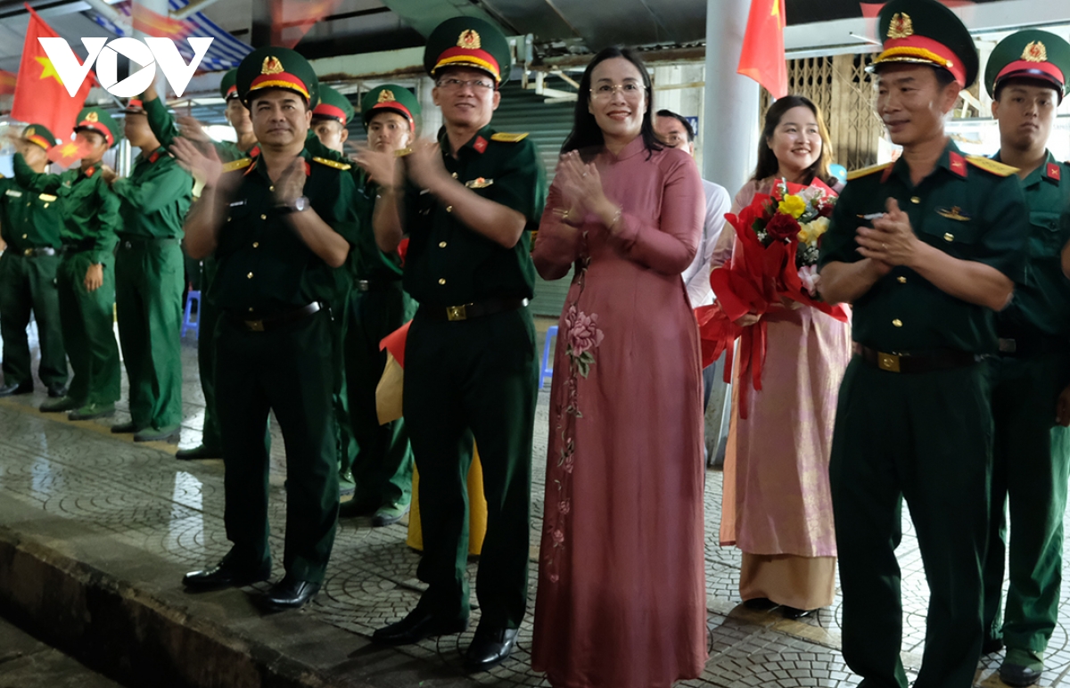 Đà Nẵng đón hơn 500 cán bộ, chiến sĩ hoàn thành diễu binh, diễu hành trở về - Ảnh 4. Đà Nẵng đón hơn 500 cán bộ, chiến sĩ hoàn thành diễu binh, diễu hành trở về - Ảnh 4.