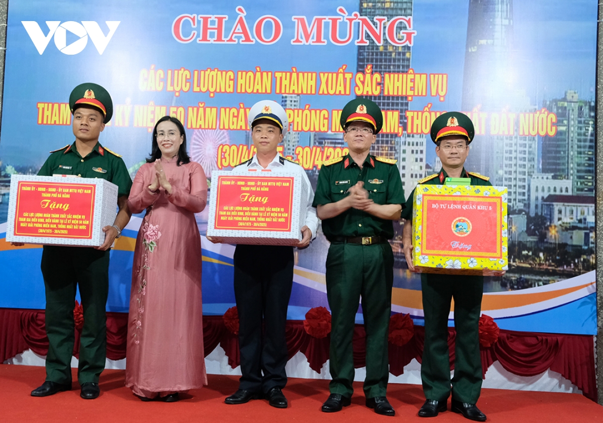 Đà Nẵng đón hơn 500 cán bộ, chiến sĩ hoàn thành diễu binh, diễu hành trở về - Ảnh 7. Đà Nẵng đón hơn 500 cán bộ, chiến sĩ hoàn thành diễu binh, diễu hành trở về - Ảnh 7.