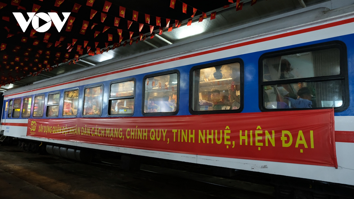 Đà Nẵng đón hơn 500 cán bộ, chiến sĩ hoàn thành diễu binh, diễu hành trở về - Ảnh 3. Đà Nẵng đón hơn 500 cán bộ, chiến sĩ hoàn thành diễu binh, diễu hành trở về - Ảnh 3.