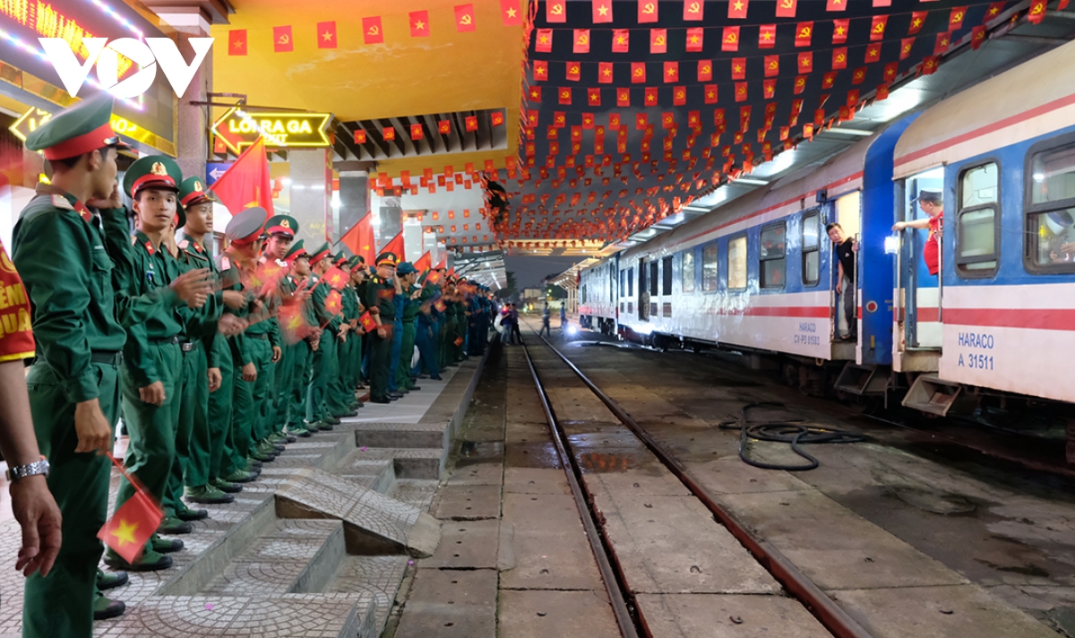 Đà Nẵng đón hơn 500 cán bộ, chiến sĩ hoàn thành diễu binh, diễu hành trở về - Ảnh 2. Đà Nẵng đón hơn 500 cán bộ, chiến sĩ hoàn thành diễu binh, diễu hành trở về - Ảnh 2.