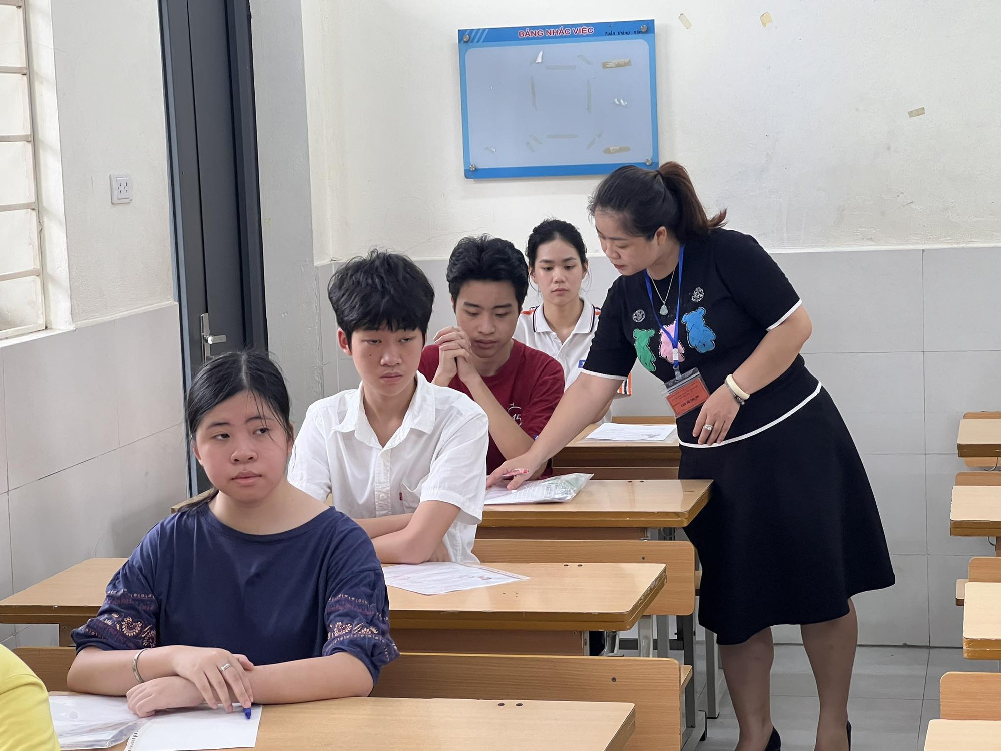 Hà Nội công bố điểm thi và điểm chuẩn lớp 10 cùng ngày - Ảnh 1. Hà Nội công bố điểm thi và điểm chuẩn lớp 10 cùng ngày - Ảnh 1.