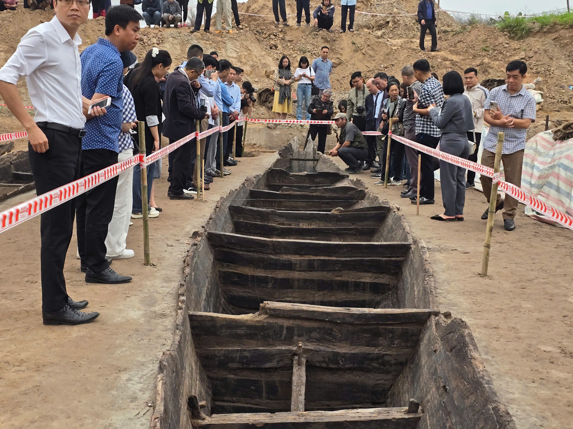 Đã có kết luận bước đầu về thuyền cổ ở Bắc Ninh- Ảnh 2. Đã có kết luận bước đầu về thuyền cổ ở Bắc Ninh- Ảnh 2.