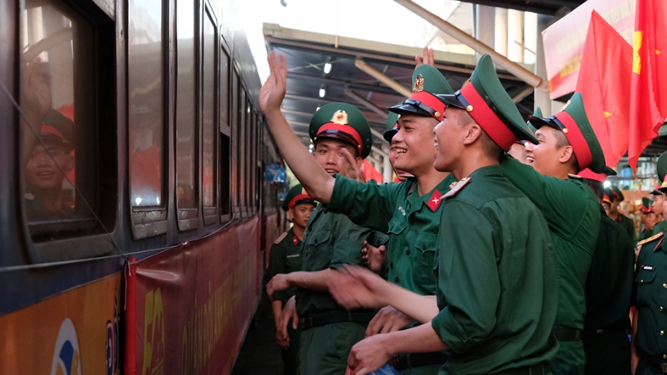 Đà Nẵng đón hơn 500 cán bộ, chiến sĩ hoàn thành diễu binh, diễu hành trở về - Ảnh 8. Đà Nẵng đón hơn 500 cán bộ, chiến sĩ hoàn thành diễu binh, diễu hành trở về - Ảnh 8.