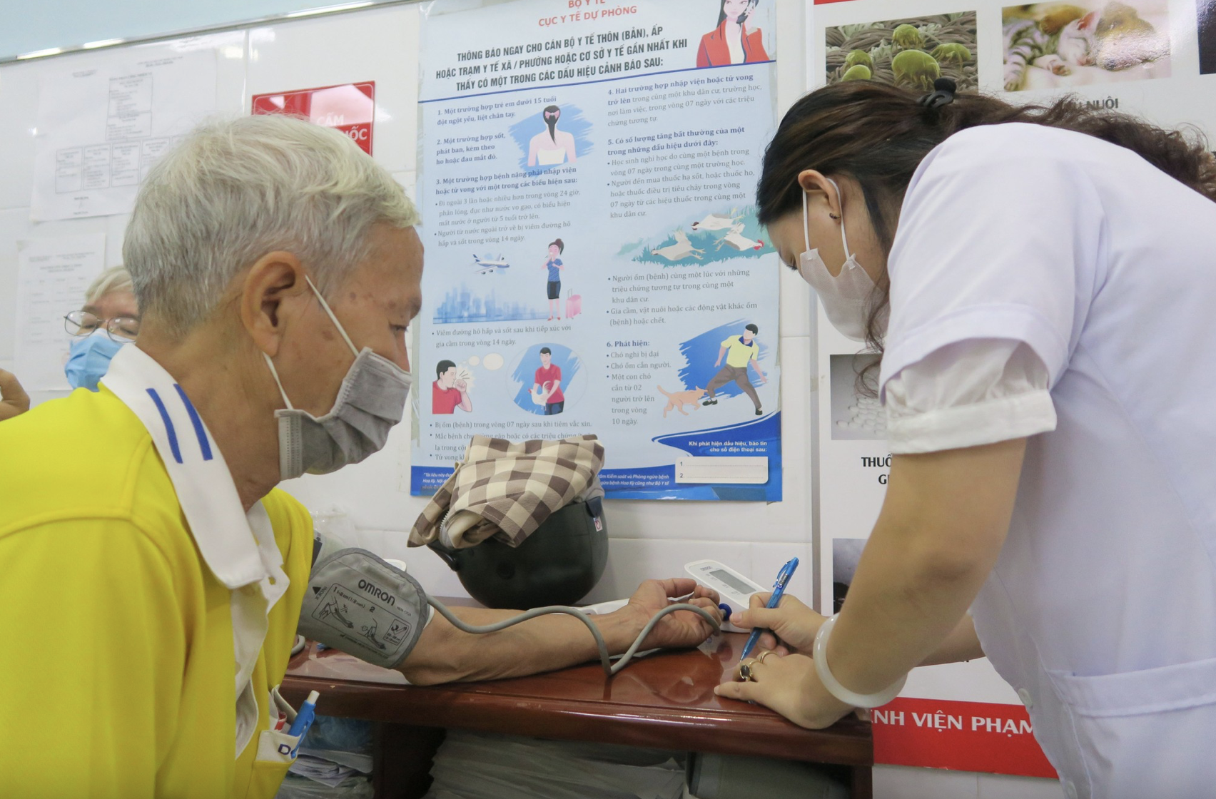 Việt Nam đang có tốc độ già hóa nhanh nhất châu Á - Ảnh 1. Năm 2025, Việt Nam có hơn 16 triệu người cao tuổi, trung bình mỗi người mang 3-4 bệnh mạn tính - Ảnh 1.