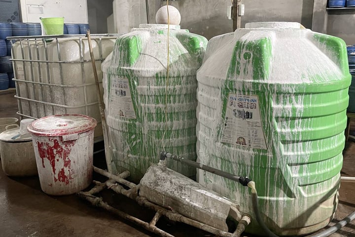 Khởi tố 3 bị can liên quan vụ 3.500 tấn giá đỗ ngâm hóa chất độc hại - Ảnh 3. Khởi tố 3 bị can liên quan vụ 3.500 tấn giá đỗ ngâm hóa chất độc hại - Ảnh 3.