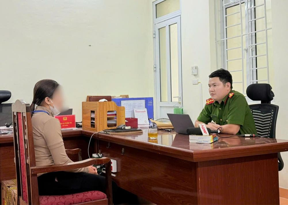 Kịch bản 'thao túng tâm lý' khiến nữ giáo viên mầm non mất trắng 400 triệu - Ảnh 1. Kịch bản 'thao túng tâm lý' khiến nữ giáo viên mầm non mất trắng 400 triệu - Ảnh 1.