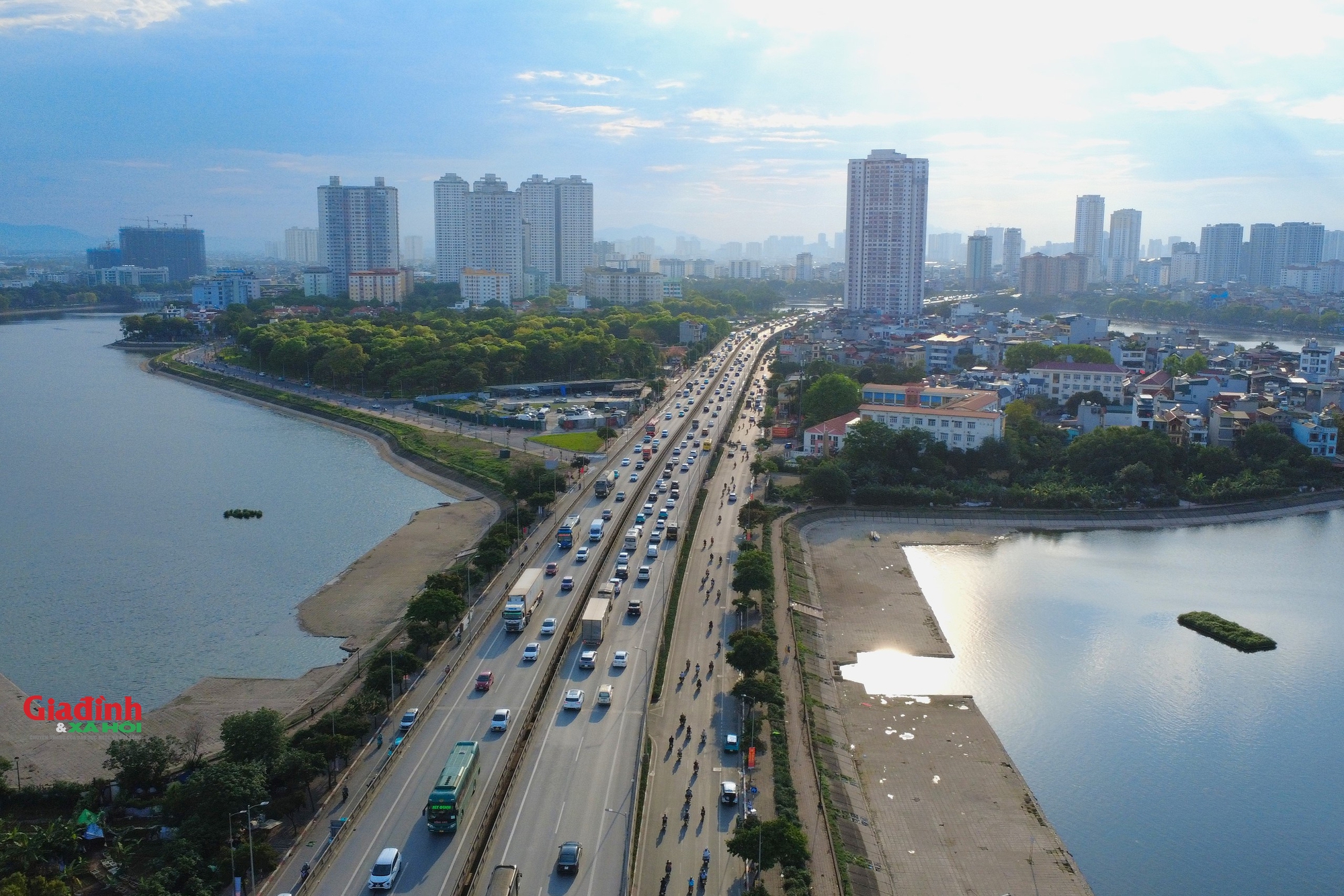 Dòng phương tiện nối đuôi nhau trở lại Hà Nội sau kỳ nghỉ lễ 30/4-1/5 - Ảnh 7. Dòng phương tiện nối đuôi nhau trở lại Hà Nội sau kỳ nghỉ lễ 30/4-1/5 - Ảnh 7.