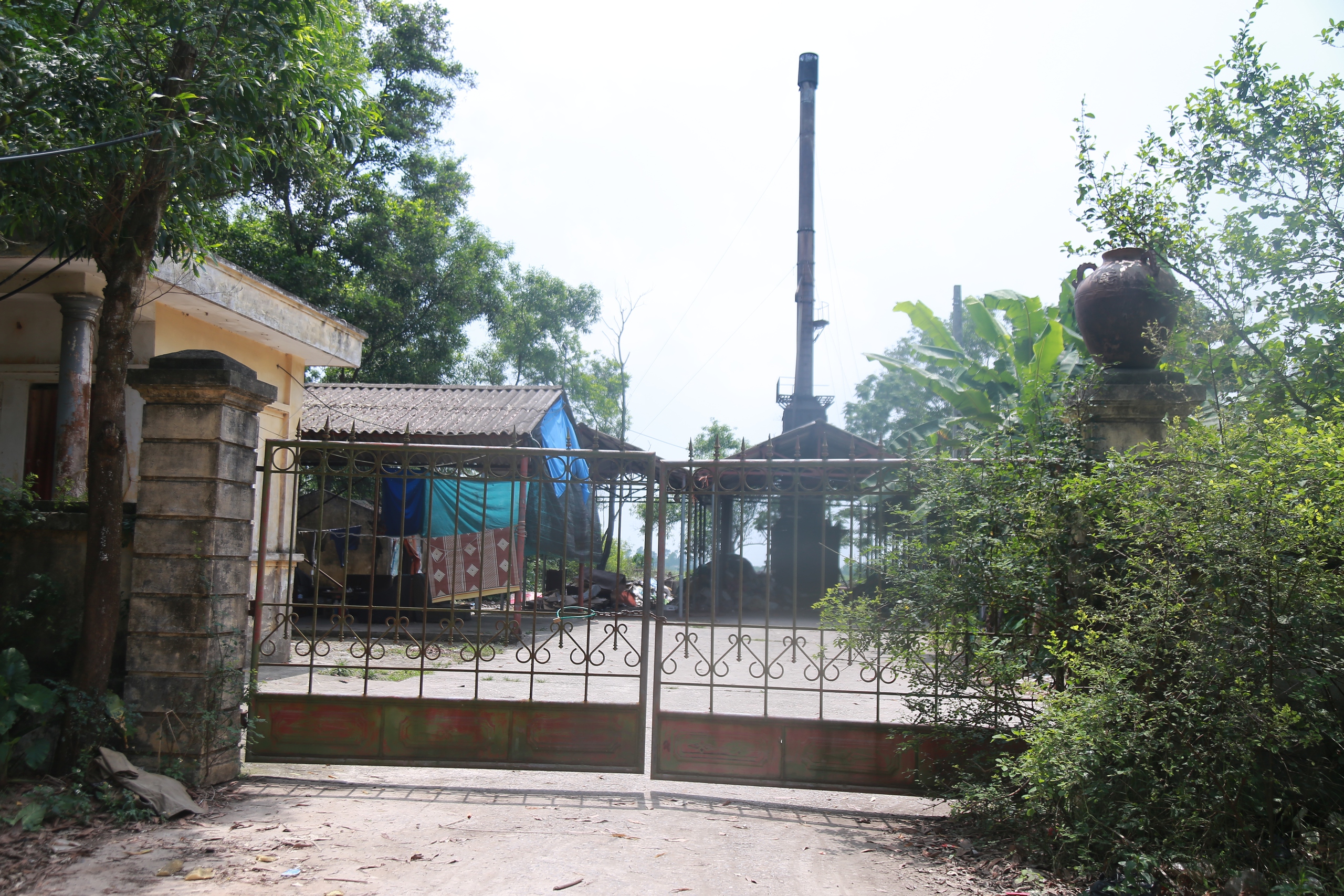 Nam Định: Bãi chôn lấp rác tại các xã ở Vụ Bản 'biến' thành 'lò đốt lộ thiên'- Ảnh 3. Nam Định: Bãi chôn lấp rác tại các xã ở Vụ Bản 'biến' thành 'lò đốt lộ thiên'- Ảnh 3.