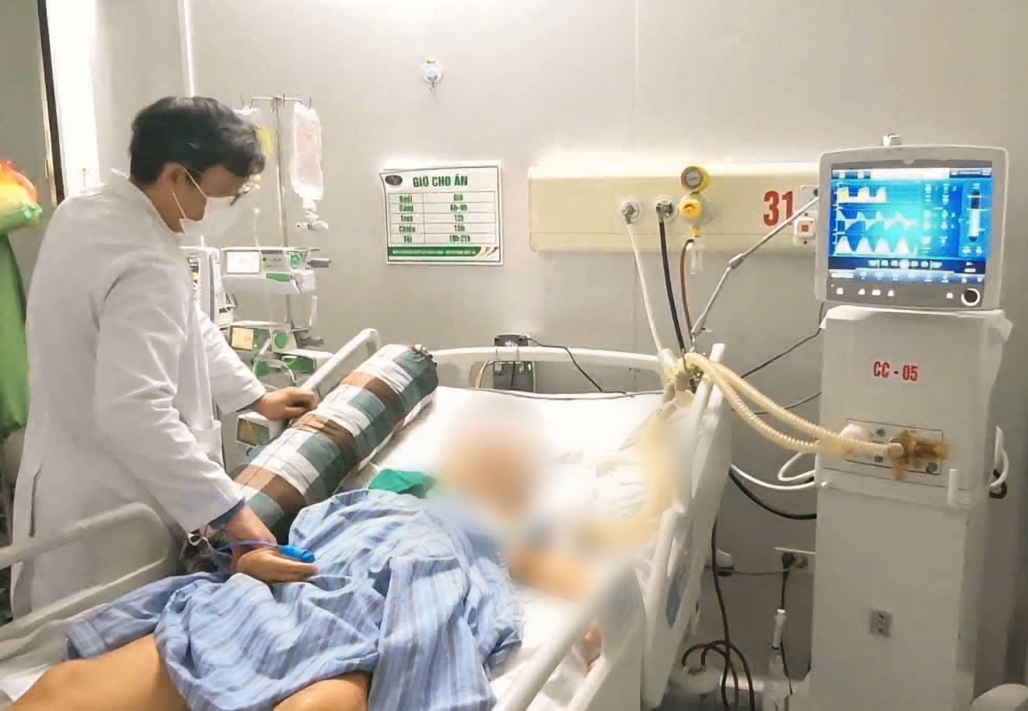 Người phụ nữ 54 tuổi ở Thanh Hóa suy gan nặng, chỉ số viêm cao gấp 30 lần, thừa nhận 1 sai lầm nhiều người Việt mắc phải - Ảnh 2. Người phụ nữ 54 tuổi ở Thanh Hóa suy gan nặng, chỉ số viêm cao gấp 30 lần, thừa nhận 1 sai lầm nhiều người Việt mắc phải - Ảnh 2.