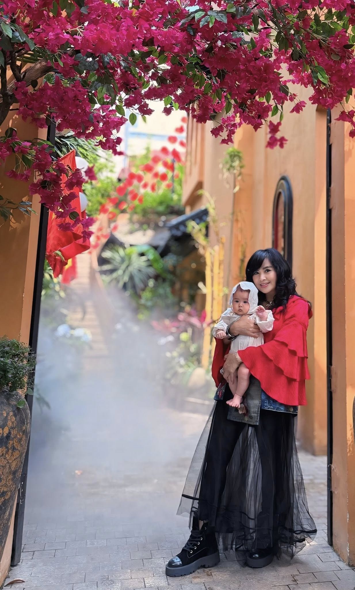 Bạn gái nhạc sĩ Quốc Trung tình cảm bên NSND Thanh Lam và cháu ngoại- Ảnh 6. Bạn gái nhạc sĩ Quốc Trung tình cảm bên NSND Thanh Lam và cháu ngoại- Ảnh 6.
