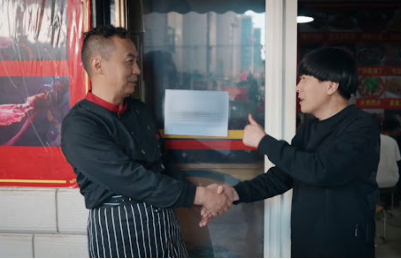 Cảnh tượng đáng xấu hổ ở buổi họp lớp khiến ai cũng hiểu vì sao người có gia đình bị bạn đời ngăn cản tham gia- Ảnh 2. Họp lớp ở nhà hàng sang trọng, tưởng được “ăn chùa” nhờ bạn cũ đại gia, cả lớp ngỡ ngàng phút cuối vì bị chặn lại