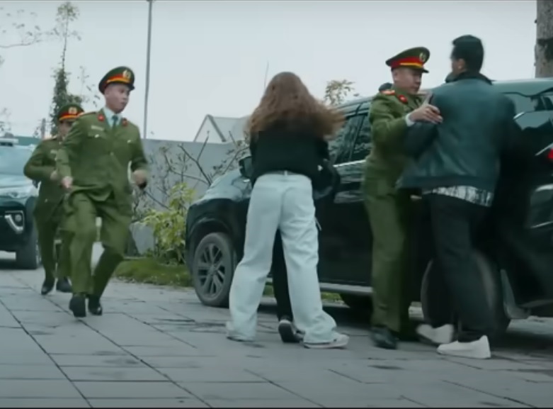 'Cha tôi, người ở lại' mới nhất (tập 34): Đại muốn hàn gắn với An, Việt bất ngờ gọi mẹ trong lúc Phi bị bắt- Ảnh 4.