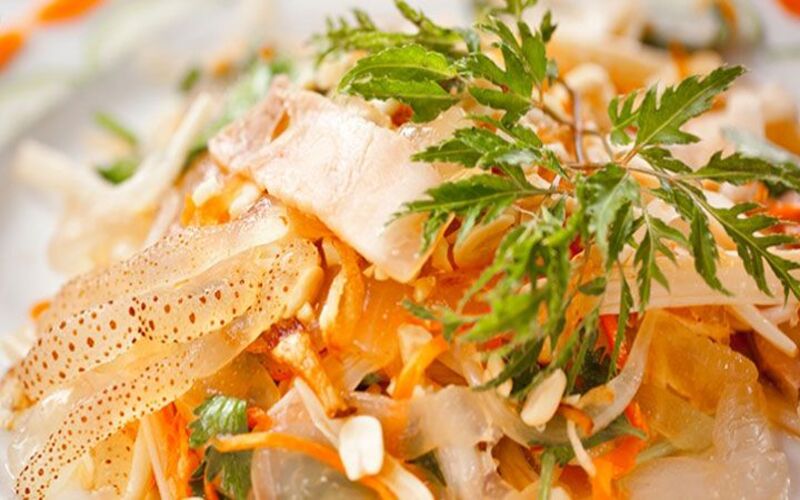 Vào hè nắng nóng, giải nhiệt ngay với 3 món nộm từ sứa biển dễ làm mà rất thơm ngon, hết sạch mùi tanh- Ảnh 4.