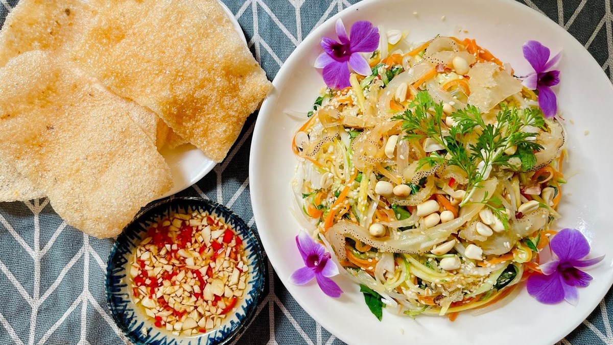 Vào hè nắng nóng, giải nhiệt ngay với 3 món nộm từ sứa biển dễ làm mà rất thơm ngon, hết sạch mùi tanh- Ảnh 2.