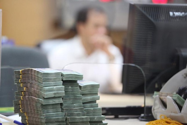 Lãi suất Agribank, HDBank mới nhất: Cùng gửi tiết kiệm 400 triệu đồng chênh lãi ra sao? - Ảnh 2.