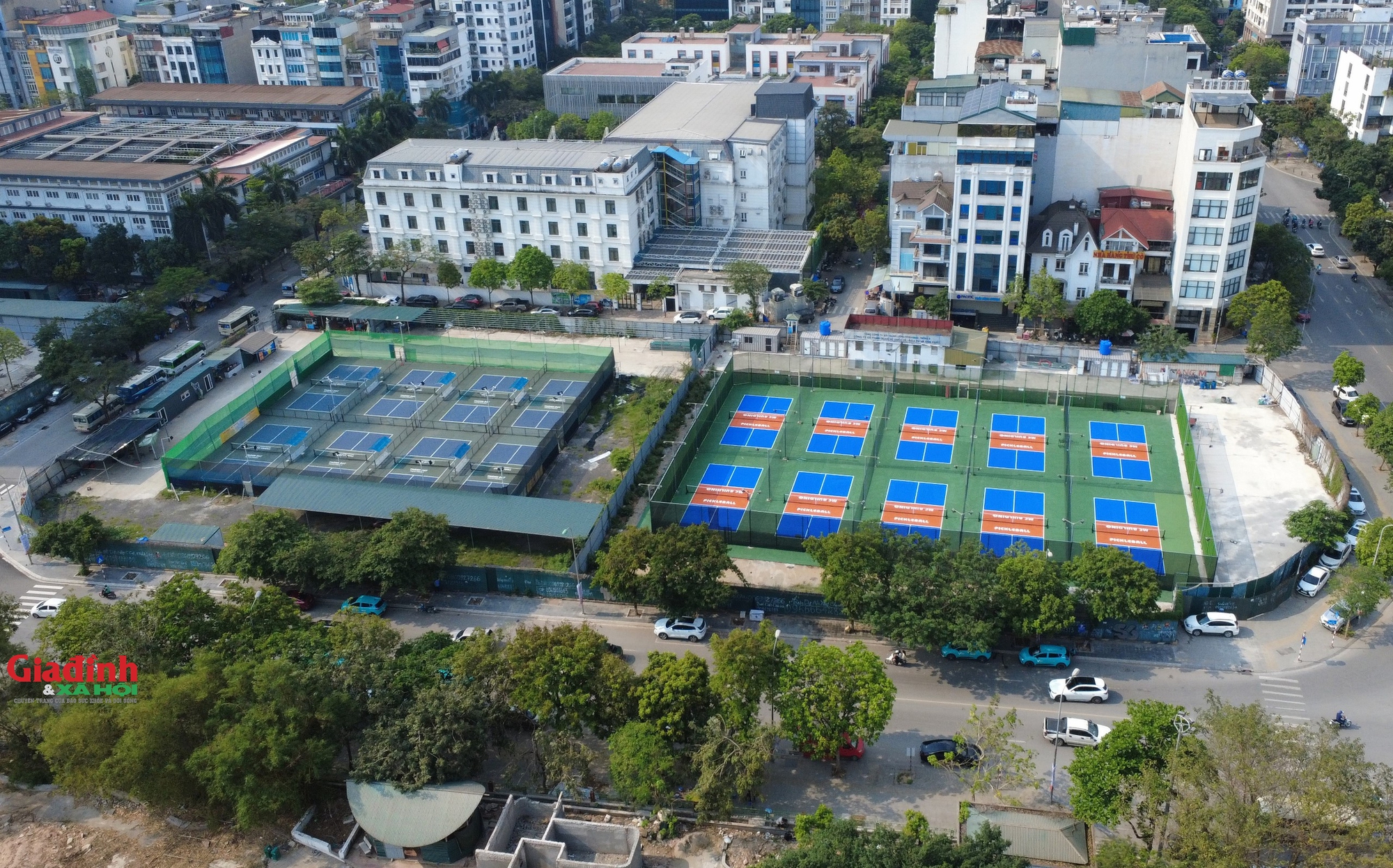 'Xẻ thịt' đất dự án để kinh doanh sân pickleball ở Cầu Giấy: Vi phạm mở rộng với mức độ nghiêm trọng - Ảnh 2. 'Xẻ thịt' đất dự án để kinh doanh sân pickleball ở Cầu Giấy: Vi phạm mở rộng với mức độ nghiêm trọng - Ảnh 2.