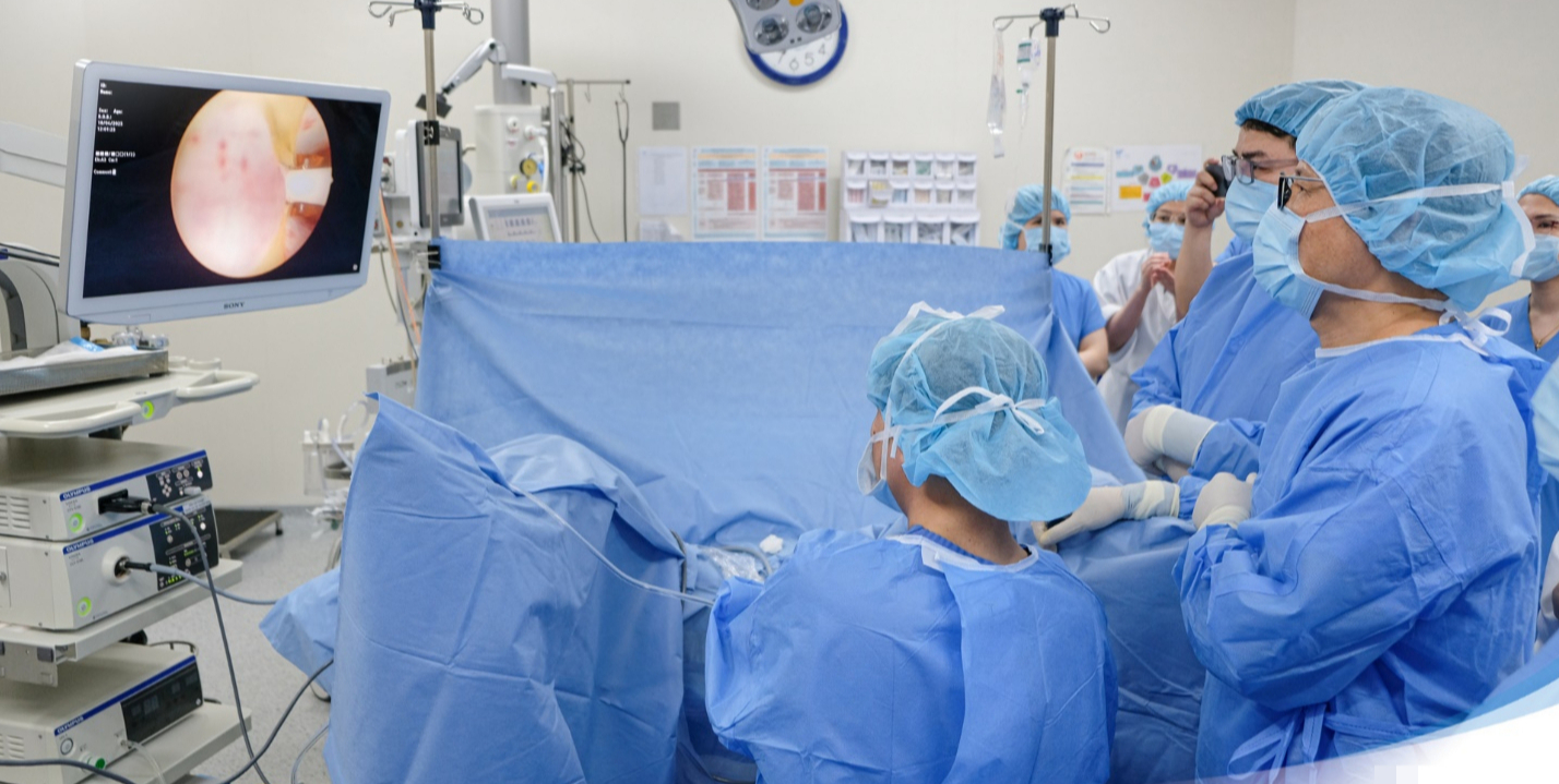 Phẫu thuật thành công ca phì đại tuyến tiền liệt qua đường niệu đạo, bảo tồn chức năng sinh lý - Ảnh 2.